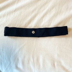 Lululemon Fly Away Tamer headband